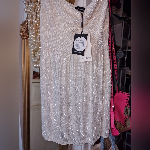 Retrofete white sequen dress... brand new with tags size L but can fit a medium - Picture 4 of 5